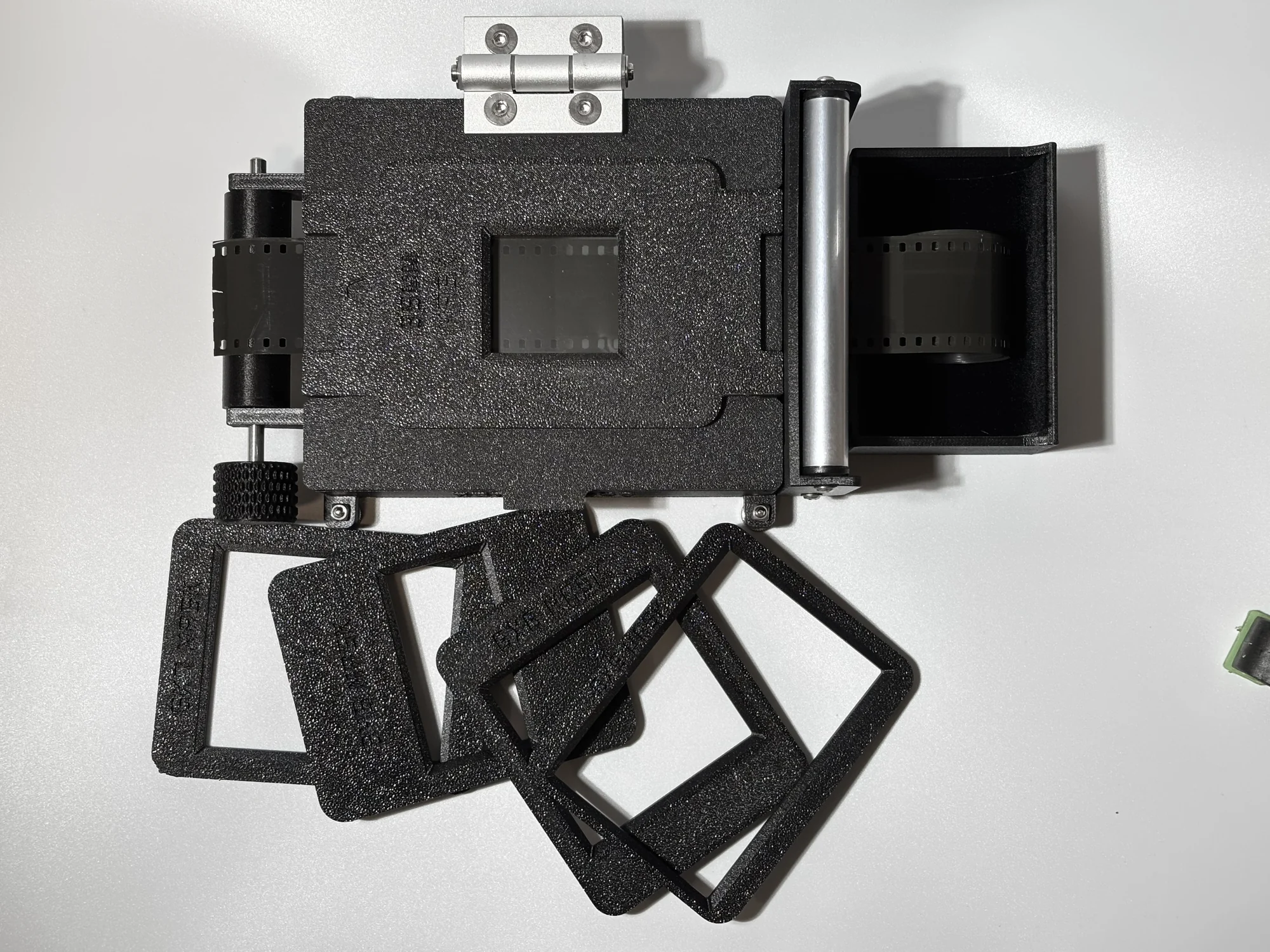 Bộ giữ film F-Holder Pro và các khay film có thể thay đổi